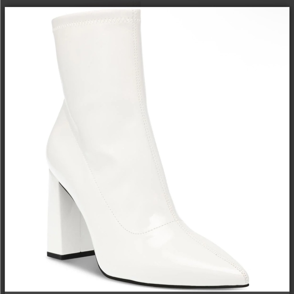 WILD PAIR White ILOISE BLOCK HEEL BOOTIES